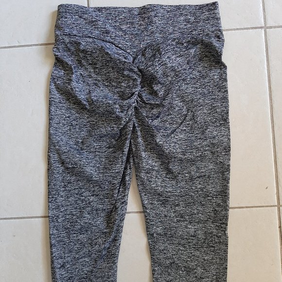 New Scrunch Back Fitness Yoga Leggings. - Picture 4 of 5